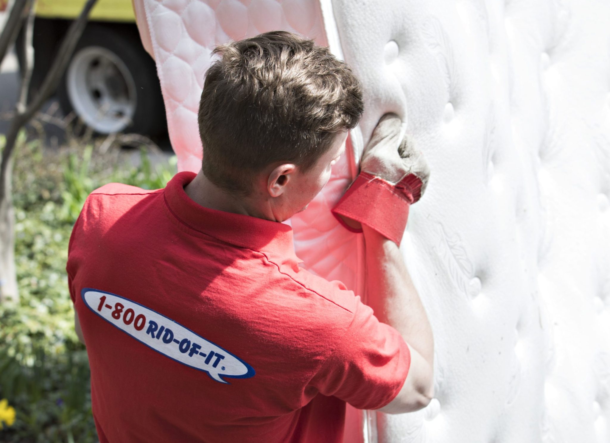 How to Safely and Responsibly Dispose of an Old Mattress in Toronto 1